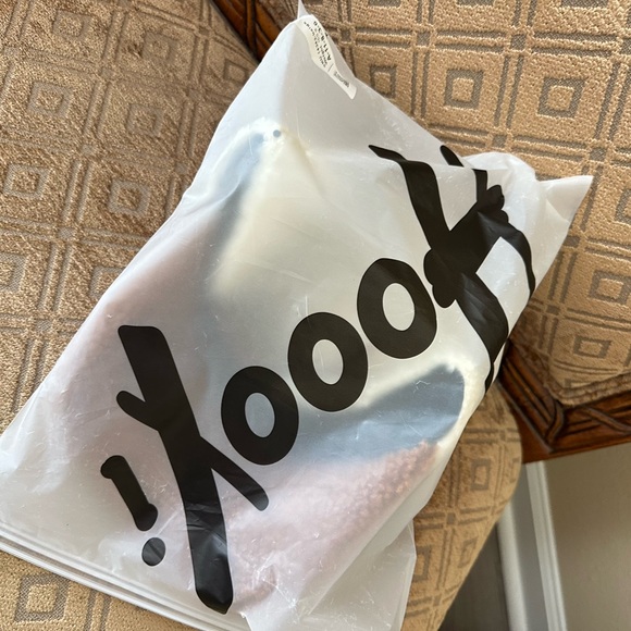 Cozy Cap with Embroidered R Logo - Picture 2 of 3